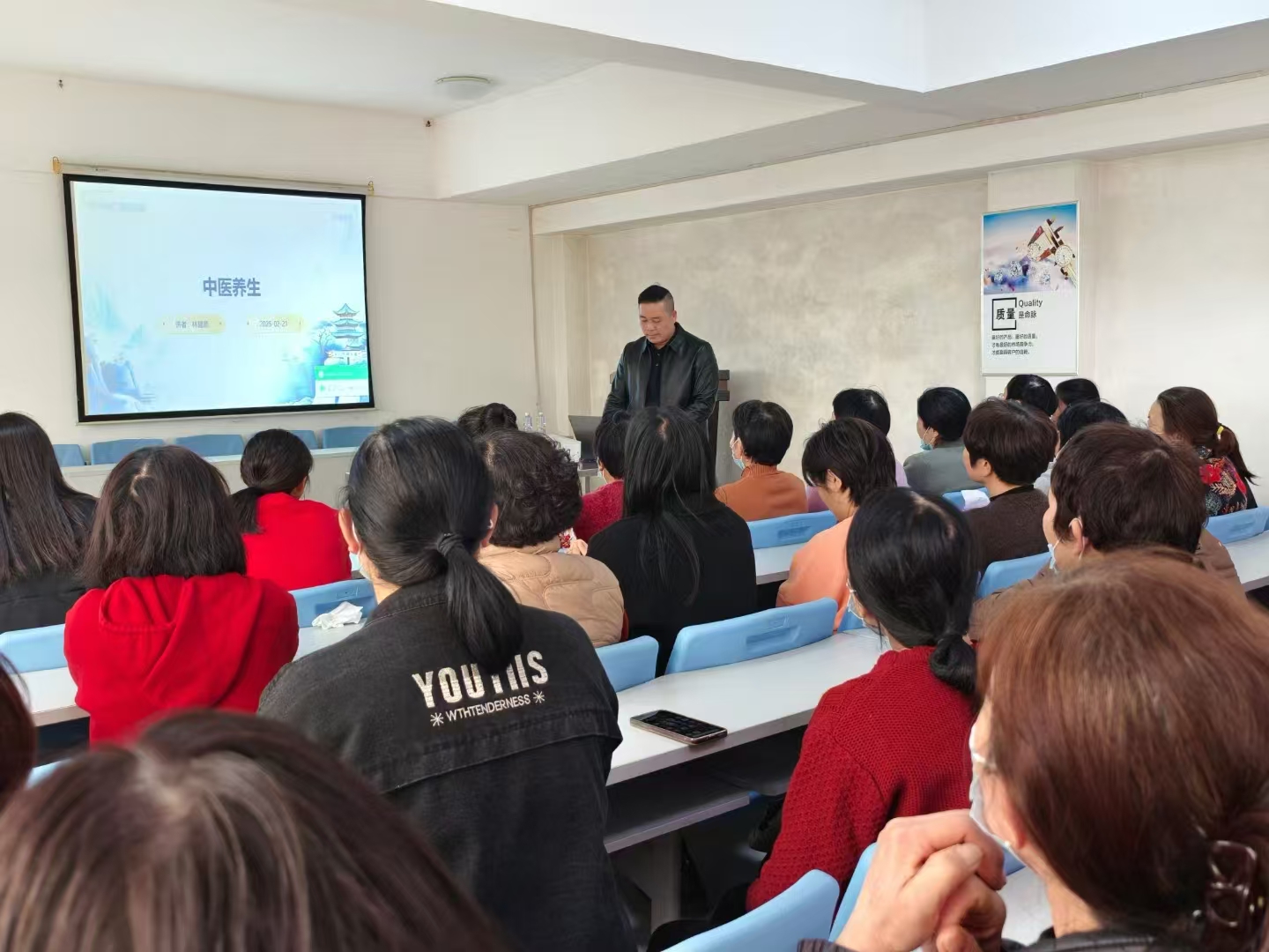 <b>“医”你一起，守护职工健康。 2月21日福龙冷冻公司特邀漳州市第二医院总院、区二院分院的专家团队为职工提供义诊服务，让职工“近”享健康</b>